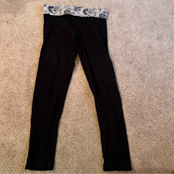 Victoria's Secret Pants - 💙Victoria’s Secret leggings